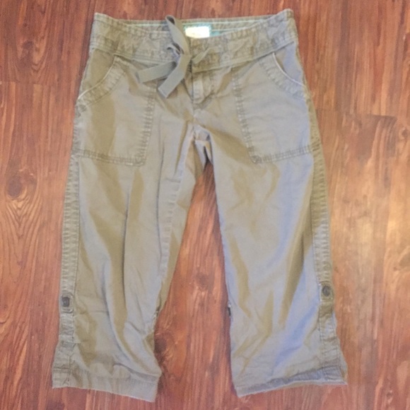 American Eagle Capris. Size 2 - Picture 4 of 8